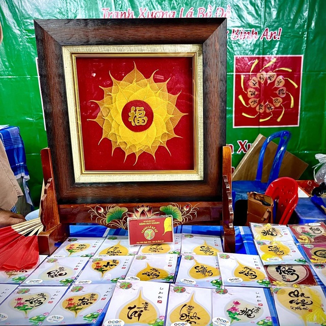 Chàng trai miền Tây 'biến' lá bồ đề thành tranh - Ảnh 2. Chàng trai miền Tây 'biến' lá bồ đề thành tranh - Ảnh 2.