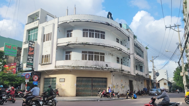 Di tích khách sạn Việt Cường - Quy Nhơn sắp bị tháo dỡ do xuống cấp - Ảnh 1.