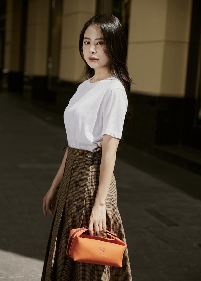 Á hậu Trang Ngân đi đường vòng để đến với thời trang - Ảnh 6. Á hậu Trang Ngân đi đường vòng để đến với thời trang - Ảnh 6.