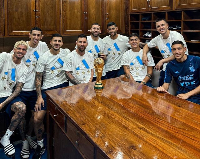 Messi gây sốt với pha bật cao đánh đầu như Cristiano Ronaldo - Ảnh 2. Messi gây sốt với pha bật cao đánh đầu như Cristiano Ronaldo - Ảnh 2.