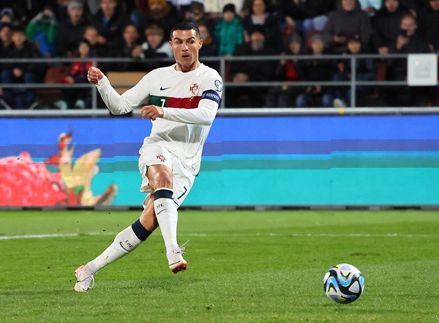 Ronaldo còn nguyên giá trị ! - Ảnh 1. Ronaldo còn nguyên giá trị ! - Ảnh 1.