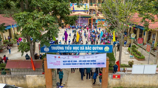 Trường Tiểu học Bắc Quỳnh trong Ngày hội Vệ sinh - Sức khỏe học đường và Lễ khánh thành 27 nhà vệ sinh cho em tại Lạng Sơn