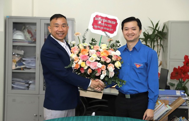 Bí thư T.Ư Đoàn Nguyễn Minh Triết thăm nhà giáo là chuyên gia tay nghề thế giới - Ảnh 3. Bí thư T.Ư Đoàn Nguyễn Minh Triết thăm nhà giáo là chuyên gia tay nghề thế giới - Ảnh 3.