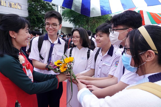 Ngày Nhà giáo Việt Nam, đâu chỉ tri ân người thầy - Ảnh 1. Ngày Nhà giáo Việt Nam, đâu chỉ tri ân người thầy - Ảnh 1.
