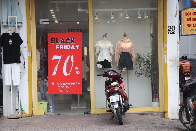 Black Friday 2023: Nhiều cửa hàng đưa ra hàng loạt chương trình “sale khủng” - Ảnh 2.