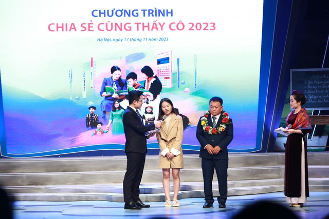 Nữ sinh gọi thầy là mẹ trong chương trình Chia sẻ cùng thầy cô năm 2023 - Ảnh 3.