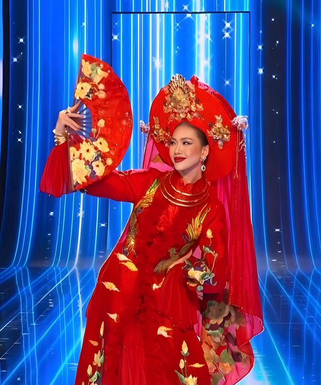 Bùi Quỳnh Hoa diễn trang phục dân tộc ấn tượng ở Miss Universe 2023 sau sự cố - Ảnh 1.