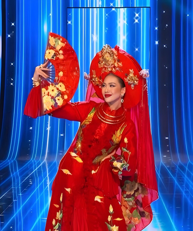 Bùi Quỳnh Hoa diễn trang phục dân tộc ấn tượng ở Miss Universe 2023 sau sự cố - Ảnh 1. Bùi Quỳnh Hoa diễn trang phục dân tộc ấn tượng ở Miss Universe 2023 sau sự cố - Ảnh 1.