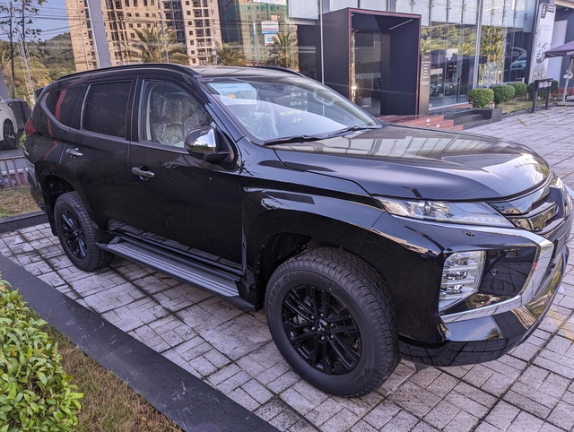 Mitsubishi Pajero Sport phiên bản 'lạ' về Việt Nam - Ảnh 1. Mitsubishi Pajero Sport phiên bản 'lạ' về Việt Nam - Ảnh 1.