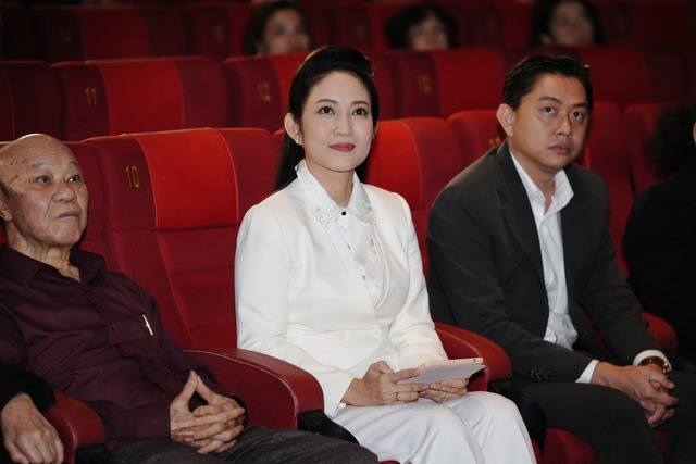 ‘Chờ ngày phim Việt thắng giải quốc tế cũng được khán giả xếp hàng đi xem’ - Ảnh 4.