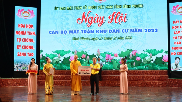 Hơn 90 tỉ ủng hộ Quỹ vì người nghèo tỉnh Bình Phước - Ảnh 3. Hơn 90 tỉ ủng hộ Quỹ vì người nghèo tỉnh Bình Phước - Ảnh 3.