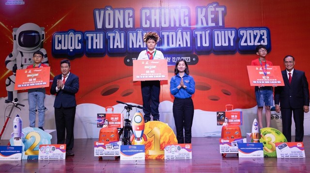 Học sinh sôi nổi tranh tài với toán tư duy - Ảnh 3. Học sinh sôi nổi tranh tài với toán tư duy - Ảnh 3.