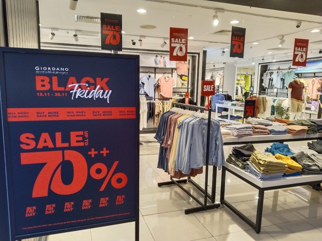 Black Friday 2023: Nhiều cửa hàng đưa ra hàng loạt chương trình “sale khủng” - Ảnh 7.