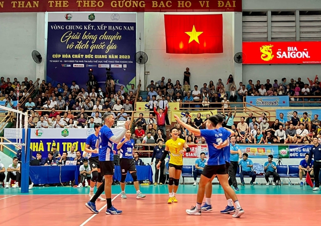 Bích Tuyền rực sáng đưa Ninh Bình vào chung kết bóng chuyền quốc gia 2023  - Ảnh 3.