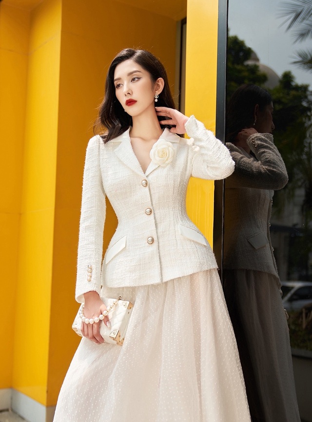 Dành tặng nàng những mẫu váy xinh tươi "xúng xính" trong ngày gió chuyển mùa - Ảnh 5. Dành tặng nàng những mẫu váy xinh tươi "xúng xính" trong ngày gió chuyển mùa - Ảnh 5.