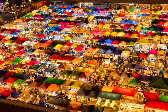 Top 5 Chợ đêm nổi tiếng mà bạn không thể bỏ lỡ khi đến Bangkok  - Ảnh 1.