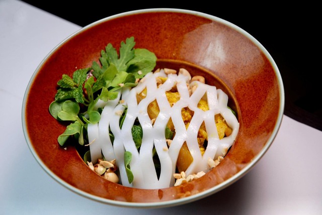 Chàng đầu bếp 'biến' món ăn bình dân... trông sang trọng như trong nhà hàng 5 sao? - Ảnh 5. Chàng đầu bếp 'biến' món ăn bình dân... trông sang trọng như trong nhà hàng 5 sao? - Ảnh 5.