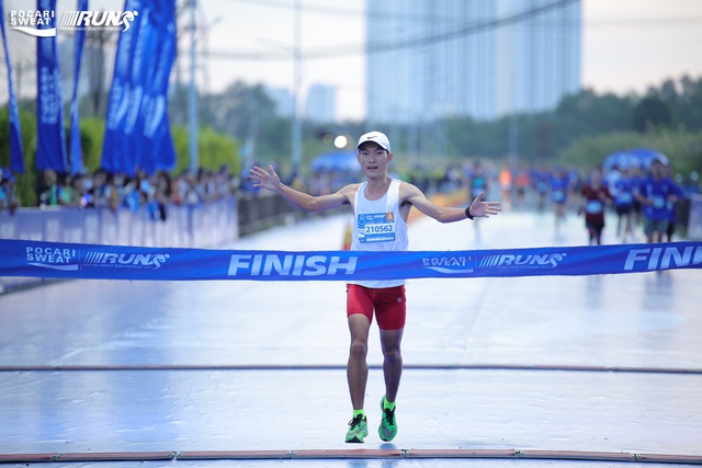 Nhà vô địch SEA Games 31 Hoàng Nguyên Thanh tiếp tục thống trị cự ly 21 km - Ảnh 2.