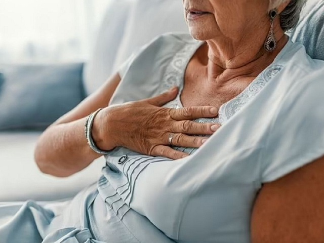 Làm sao để ngăn ngừa viêm phổi nguy hiểm ở người già ? - Ảnh 1. Làm sao để ngăn ngừa viêm phổi nguy hiểm ở người già ? - Ảnh 1.