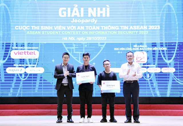 SV Duy Tân giành giải nhì cuộc thi 'Sinh viên với An toàn thông tin ASEAN' 2023 - Ảnh 1. SV Duy Tân giành giải nhì cuộc thi 'Sinh viên với An toàn thông tin ASEAN' 2023 - Ảnh 1.