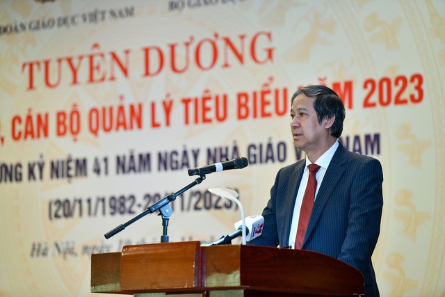 Bộ trưởng GD-ĐT nhắn nhủ điều nhà giáo cần làm để 'giữ sự tôn nghiêm' của nghề - Ảnh 1. Bộ trưởng GD-ĐT nhắn nhủ điều nhà giáo cần làm để 'giữ sự tôn nghiêm' của nghề - Ảnh 1.