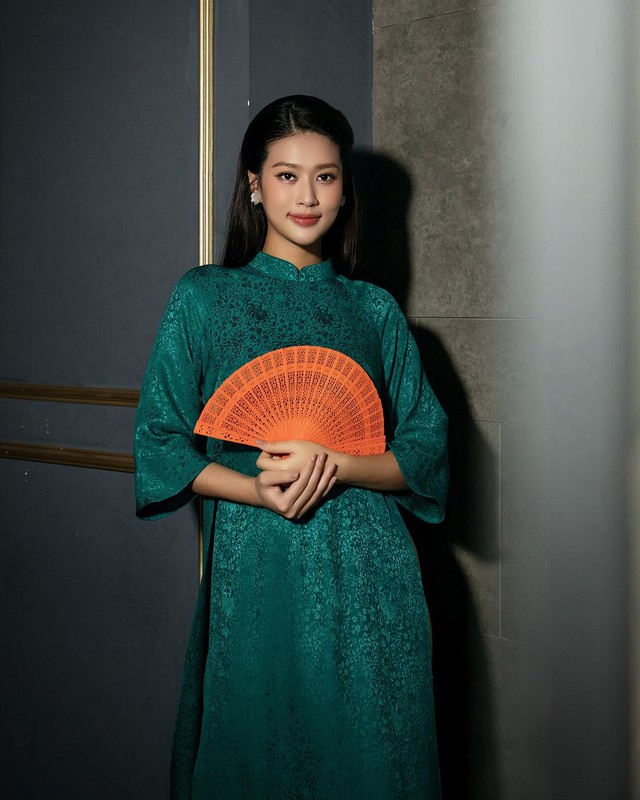 Điểm chung cho xu hướng áo dài năm nay, được sao Việt diện ăn cưới, đi chơi  - Ảnh 14.