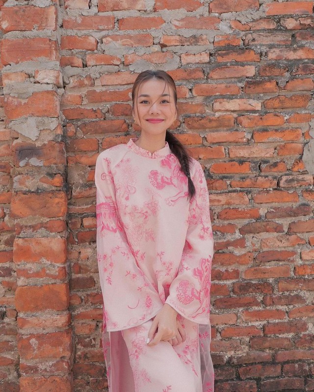 Điểm chung cho xu hướng áo dài năm nay, được sao Việt diện ăn cưới, đi chơi - Ảnh 2. Điểm chung cho xu hướng áo dài năm nay, được sao Việt diện ăn cưới, đi chơi - Ảnh 2.