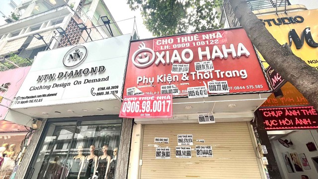 Phố thời trang Nguyễn Trãi TP.HCM: chi chít mặt bằng cho thuê, rao bán   - Ảnh 2.