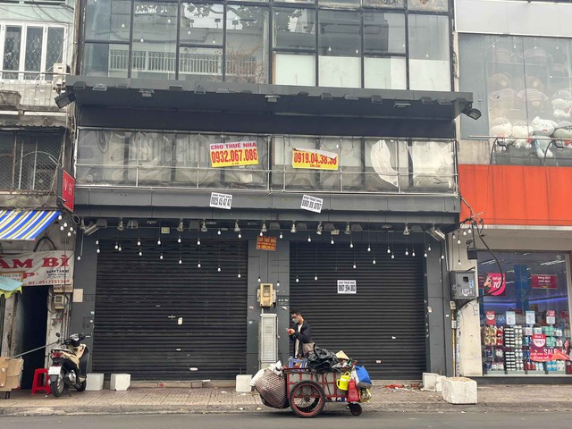 Phố thời trang Nguyễn Trãi TP.HCM: chi chít mặt bằng cho thuê, rao bán - Ảnh 3. Phố thời trang Nguyễn Trãi TP.HCM: chi chít mặt bằng cho thuê, rao bán - Ảnh 3.