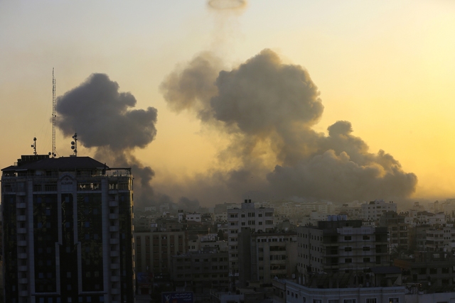 Giao tranh dữ dội phía bắc Gaza, quân đội Israel đang bao vây thành phố? - Ảnh 1.