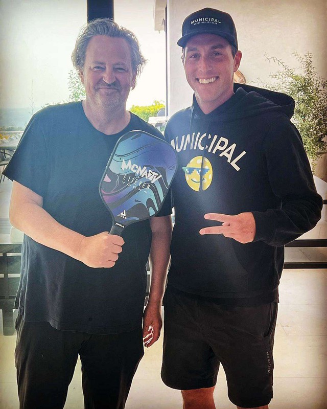 Cuộc sống của tài tử Matthew Perry phim ‘Friends’ trước khi đột ngột qua đời - Ảnh 4. Cuộc sống của tài tử Matthew Perry phim ‘Friends’ trước khi đột ngột qua đời - Ảnh 4.