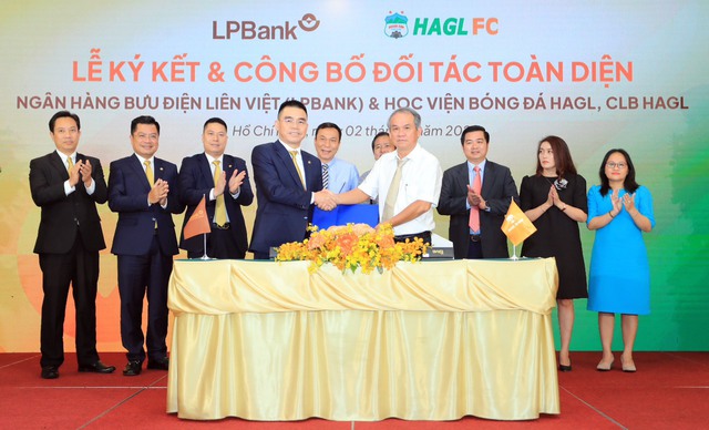 Ra mắt Học viện Bóng đá và CLB Bóng đá LPBank - Hoàng Anh Gia Lai - Ảnh 1.