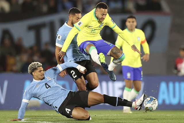 Neymar chính thức vắng mặt trận đại chiến đội tuyển Brazil gặp Argentina - Ảnh 1. Neymar chính thức vắng mặt trận đại chiến đội tuyển Brazil gặp Argentina - Ảnh 1.