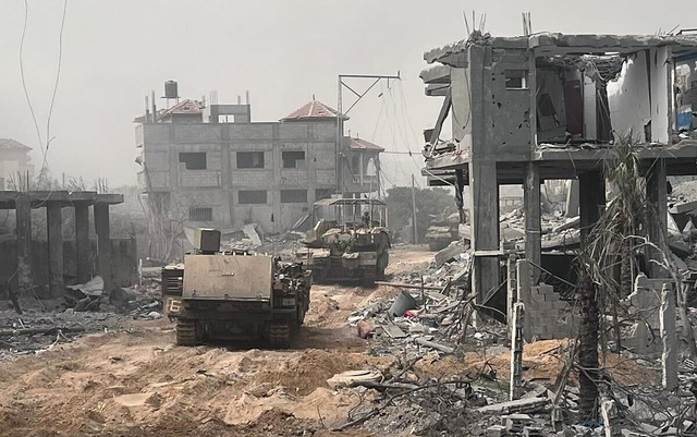 Israel chọc thủng phòng tuyến đầu tiên của Hamas, đang tiến đến thành phố Gaza? - Ảnh 1.