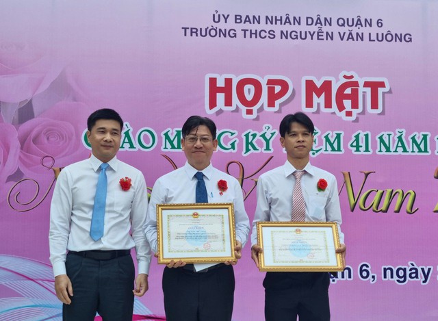 Khen thưởng thầy cô có sáng kiến xin không nhận hoa, thay bằng thẻ BHYT học sinh - Ảnh 1.