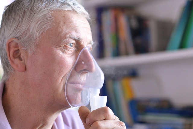 Người mắc hen và phổi tắc nghẽn mãn tính dễ suy hô hấp khi mắc cúm- Ảnh 1.