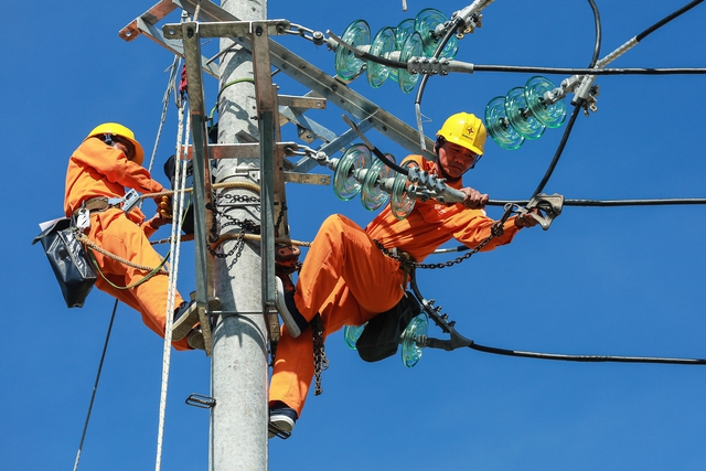 Ưu tiên cung ứng điện cho sản xuất hàng tết - Ảnh 1. Ưu tiên cung ứng điện cho sản xuất hàng tết - Ảnh 1.