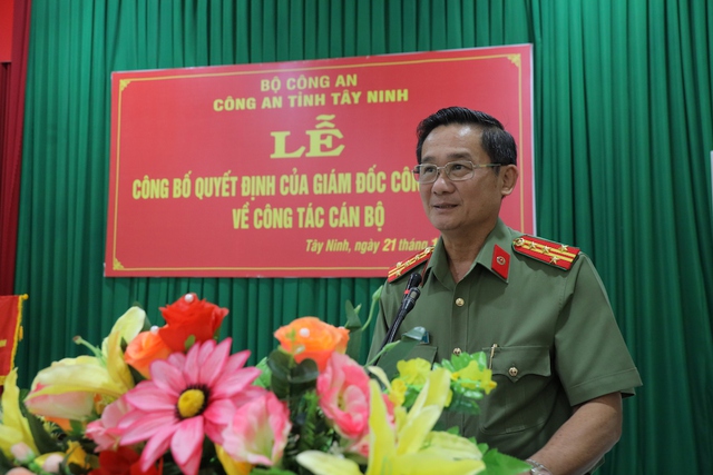 Trao quyết định điều động, bổ nhiệm Trưởng Công an TP.Tây Ninh và H.Tân Biên  - Ảnh 1.