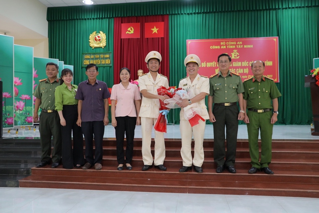 Trao quyết định điều động, bổ nhiệm Trưởng Công an TP.Tây Ninh và H.Tân Biên  - Ảnh 2.