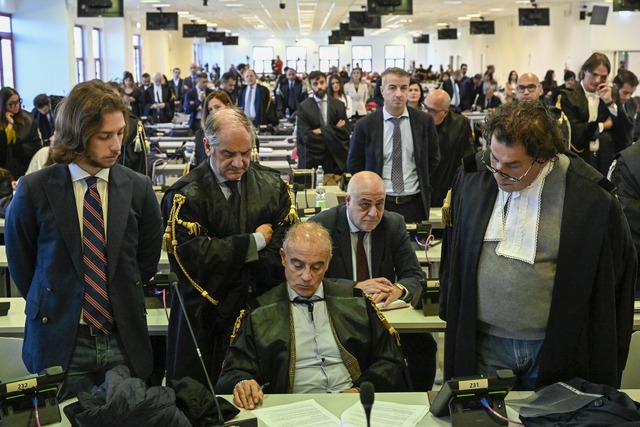 Hơn 200 người bị kết án trong phiên tòa xét xử mafia tại Ý - Ảnh 3.
