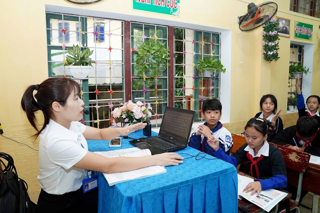 Bộ GD-ĐT quy định mới về vị trí việc làm, căn cứ trả lương trong trường học   - Ảnh 1.