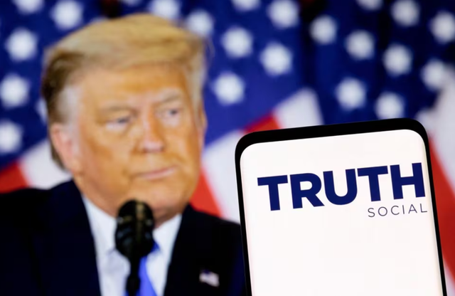 Cựu tổng thống Donald Trump kiện 20 công ty báo chí 'bôi nhọ' Truth Social - Ảnh 1.