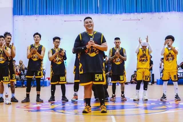 Cảm động với dự án bóng rổ vì cộng đồng của 'hot YouTuber' Fabo Nguyễn - Ảnh 1.