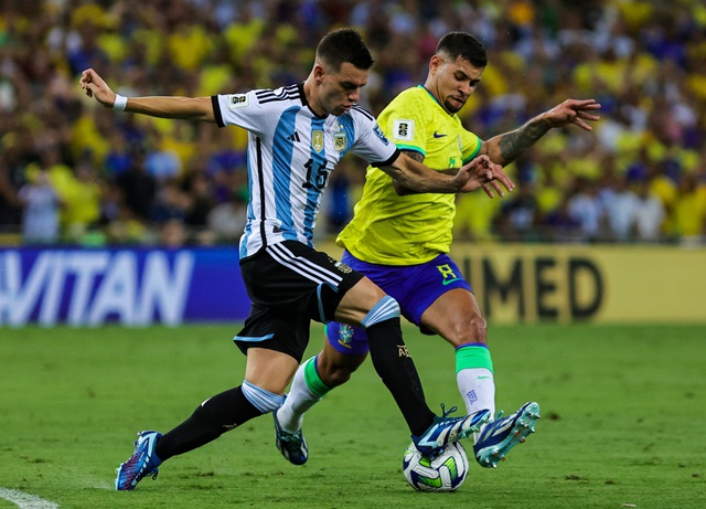 Đội tuyển Brazil (phải) và Argentina là các ứng cử viên vô địch Copa America năm nay