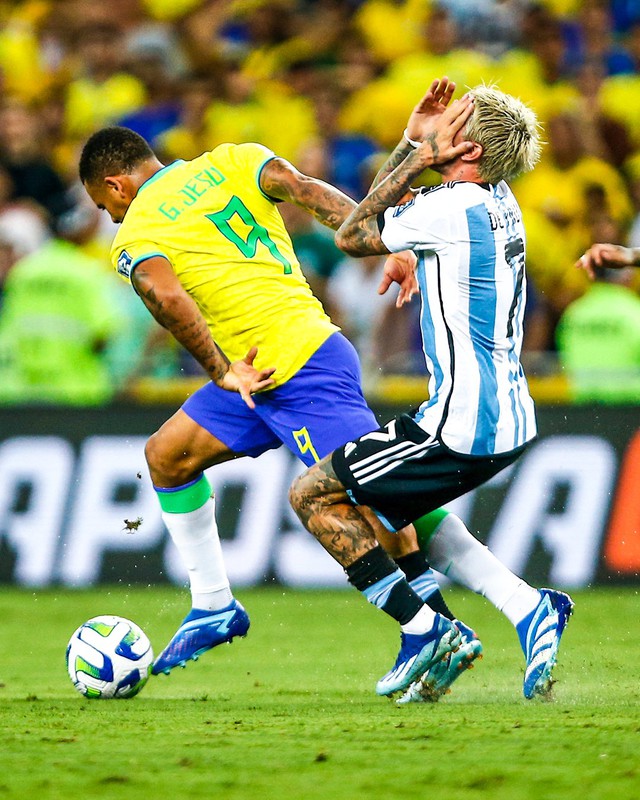 CĐV bị đánh trên khán đài Messi tức giận rời sân, đội tuyển Argentina thắng Brazil - Ảnh 3.