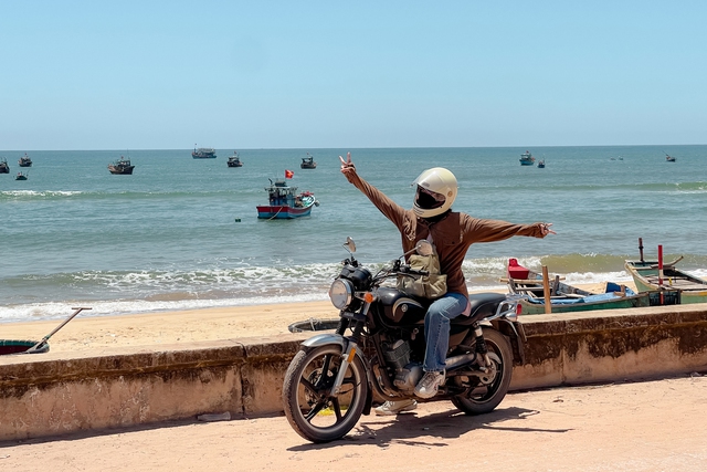 Hành trình xuyên Việt truyền cảm hứng của cô gái 24 tuổi - Ảnh 2.