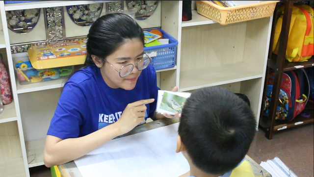 'Đắng cay ngọt bùi' giáo viên dạy trẻ tự kỷ - Ảnh 1.