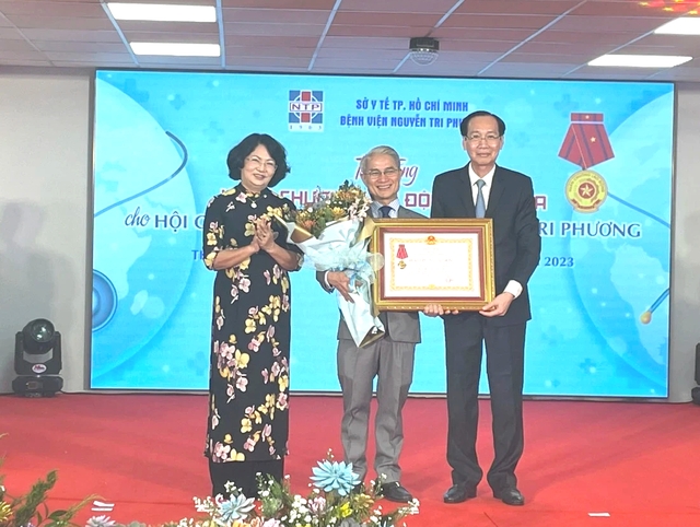 Bệnh viện Nguyễn Tri Phương triển khai bệnh án điện tử từ 1.1.2024 - Ảnh 1.