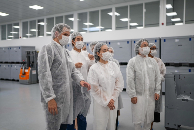 Hoa hậu Thiên Ân khám phá quy trình sản xuất nhà máy collagen hàng đầu tại Đức - Ảnh 3.