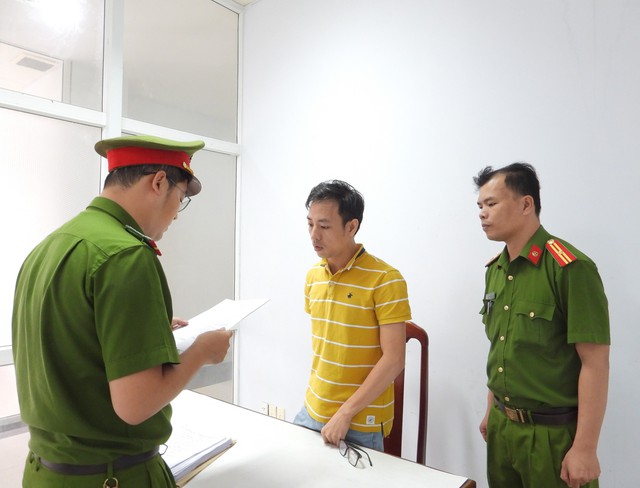 Nhờ người đóng giả nhân viên ngân hàng để lừa đảo 700 triệu đồng - Ảnh 1. Nhờ người đóng giả nhân viên ngân hàng để lừa đảo 700 triệu đồng - Ảnh 1.